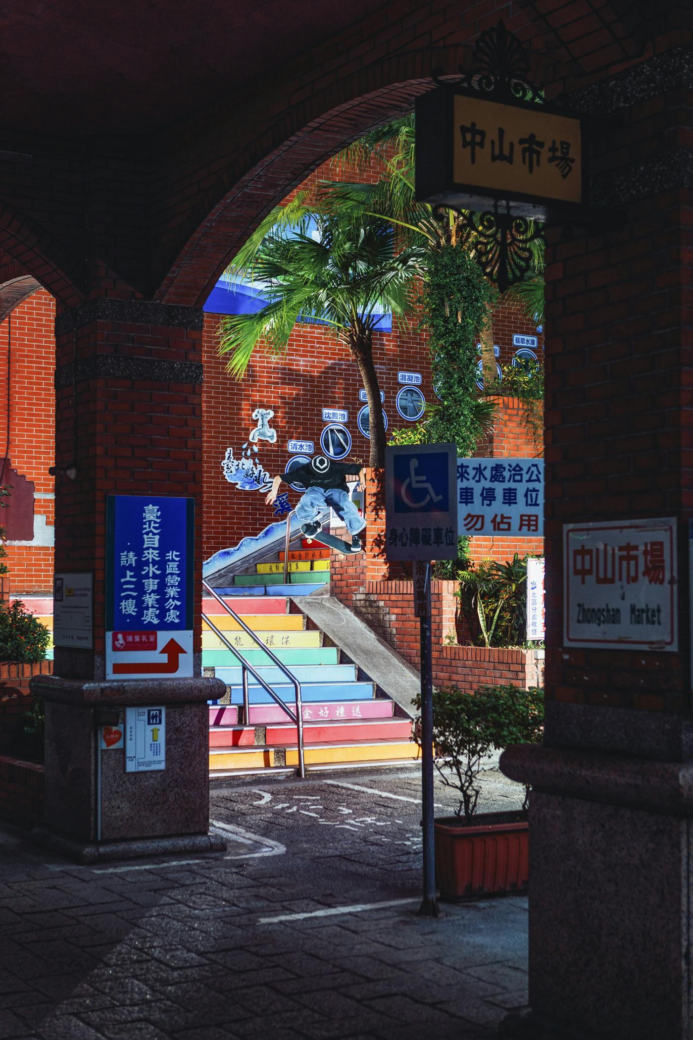 WALLRIDE NOLLIE INTO BANK/  The shot in Taiwan trip with homies 2023. Photo by Kenji Haruta.